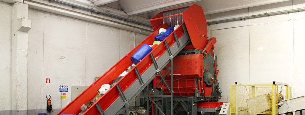 Plastic waste recycling machines