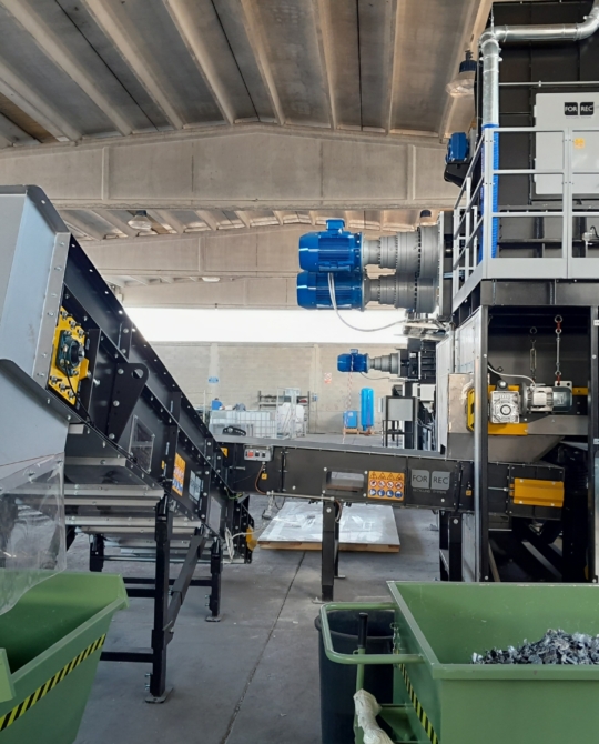 Photovoltaic panel recycling plant